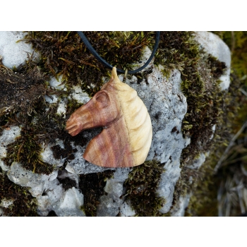 Głowa konia z drewna śliwy/Horse head made of plum wood